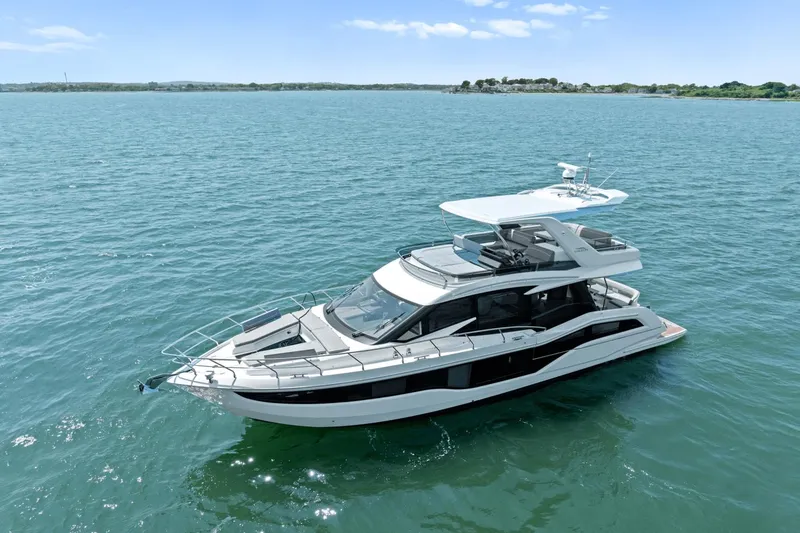 Slide: The Image of Galeon 500 Fly 2024 - 2