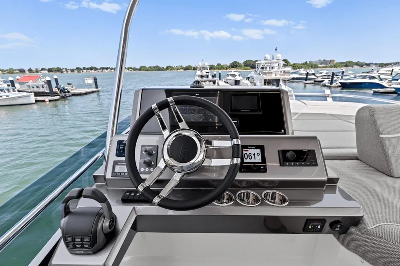 Slide: The Image of Galeon 500 Fly 2024 - 21