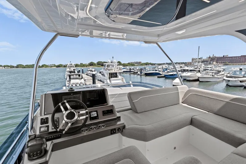 Slide: The Image of Galeon 500 Fly 2024 - 22