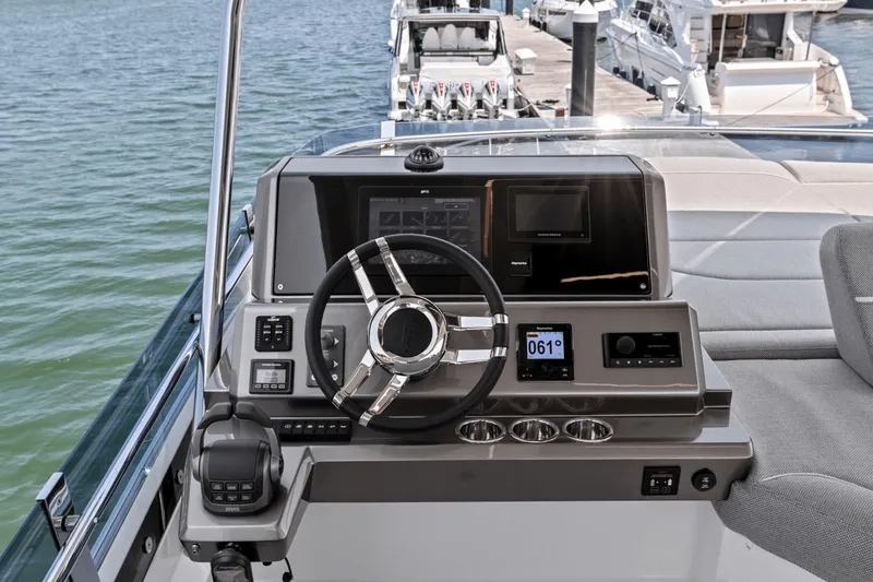 Slide: The Image of Galeon 500 Fly 2024 - 23