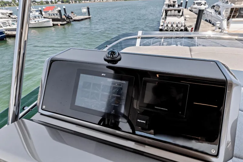 Slide: The Image of Galeon 500 Fly 2024 - 25