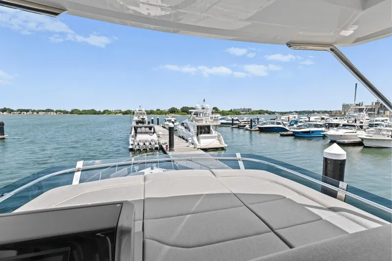 Slide: The Image of Galeon 500 Fly 2024 - 26