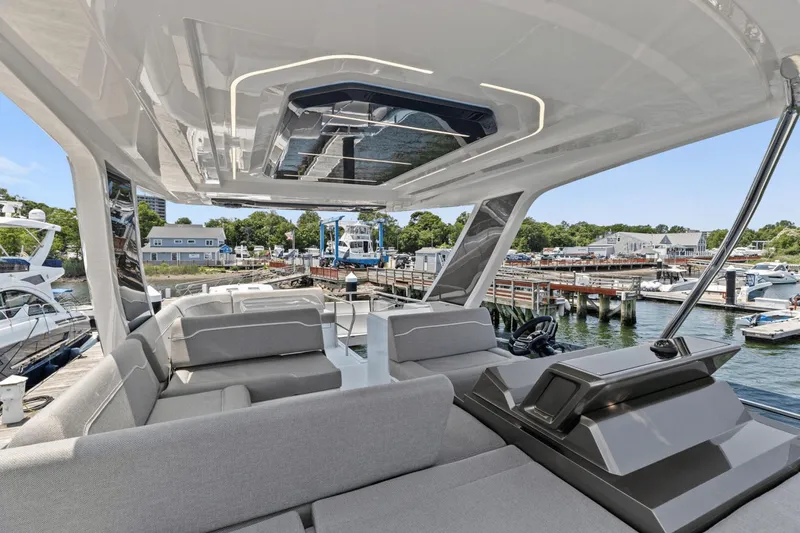 Slide: The Image of Galeon 500 Fly 2024 - 27