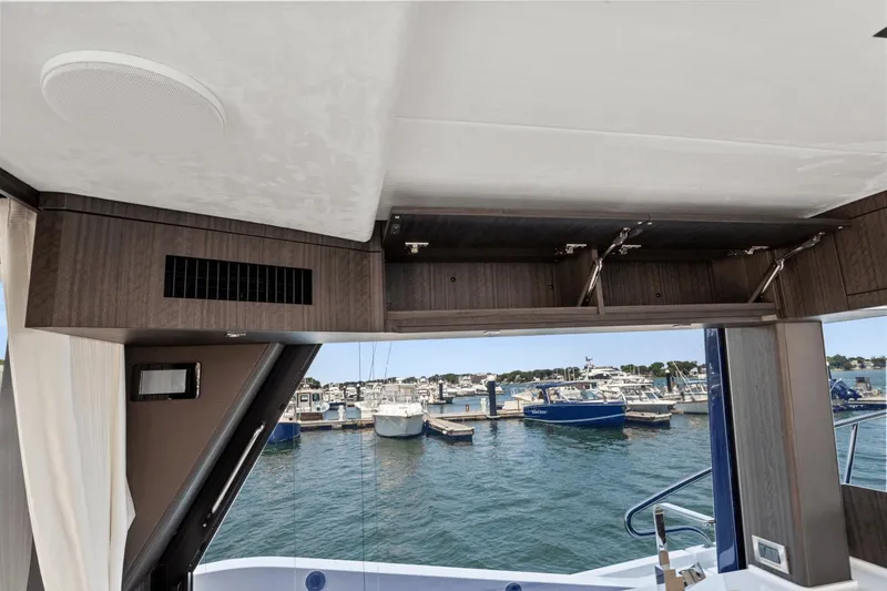 Slide: The Image of Galeon 500 Fly 2024 - 34