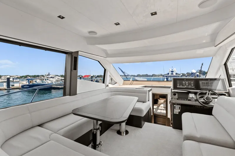Slide: The Image of Galeon 500 Fly 2024 - 37