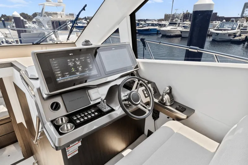 Slide: The Image of Galeon 500 Fly 2024 - 39