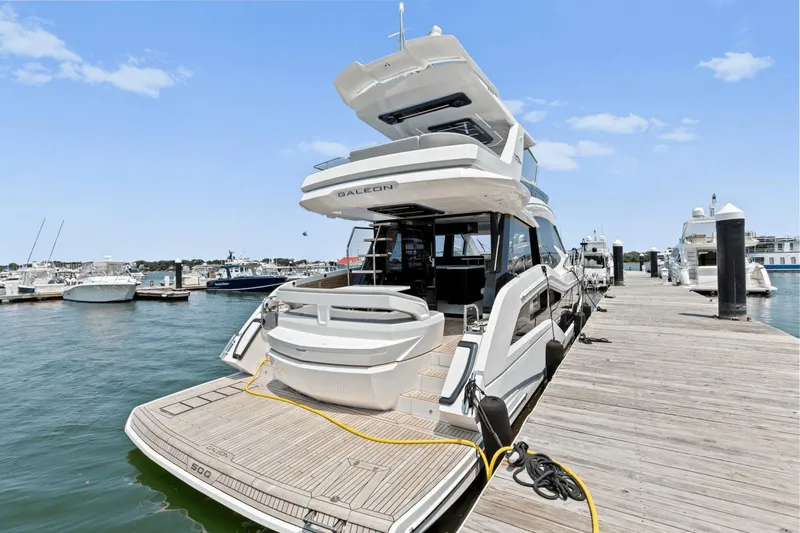 Slide: The Image of Galeon 500 Fly 2024 - 4