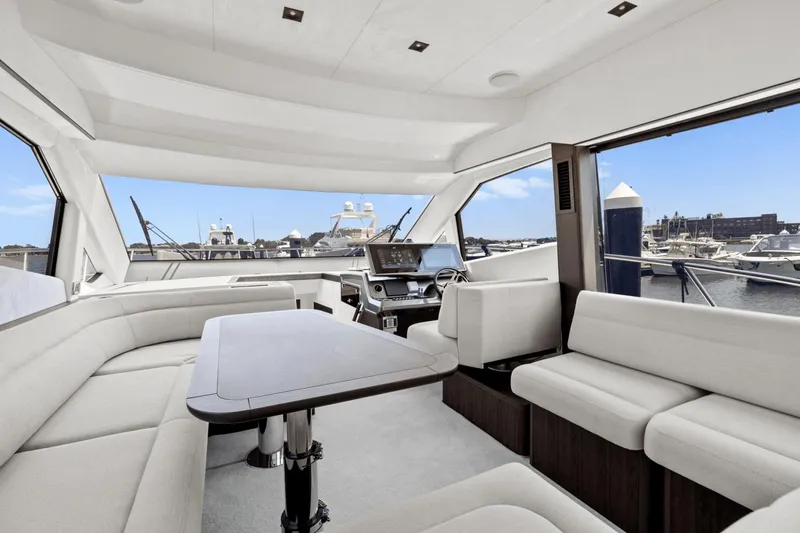 Slide: The Image of Galeon 500 Fly 2024 - 41