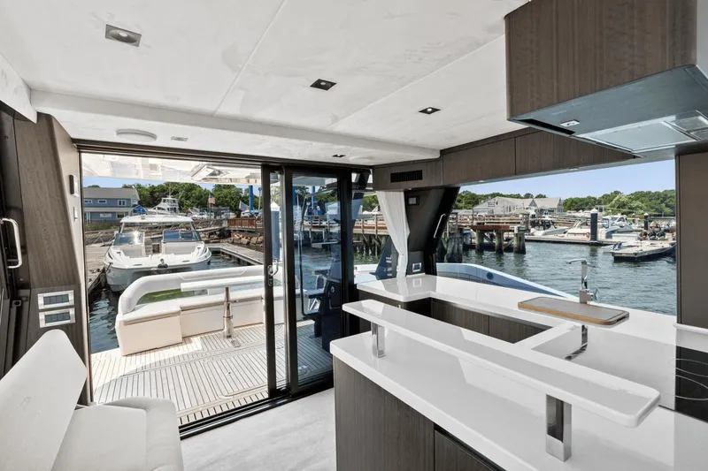 Slide: The Image of Galeon 500 Fly 2024 - 42