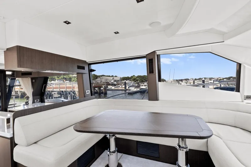 Slide: The Image of Galeon 500 Fly 2024 - 43