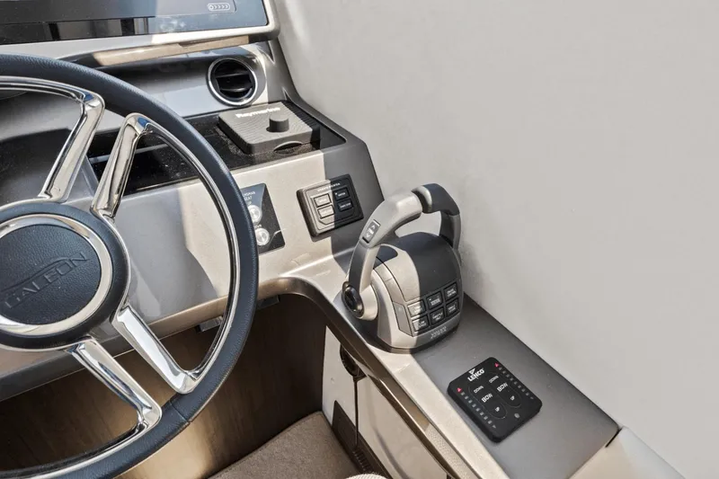 Slide: The Image of Galeon 500 Fly 2024 - 44