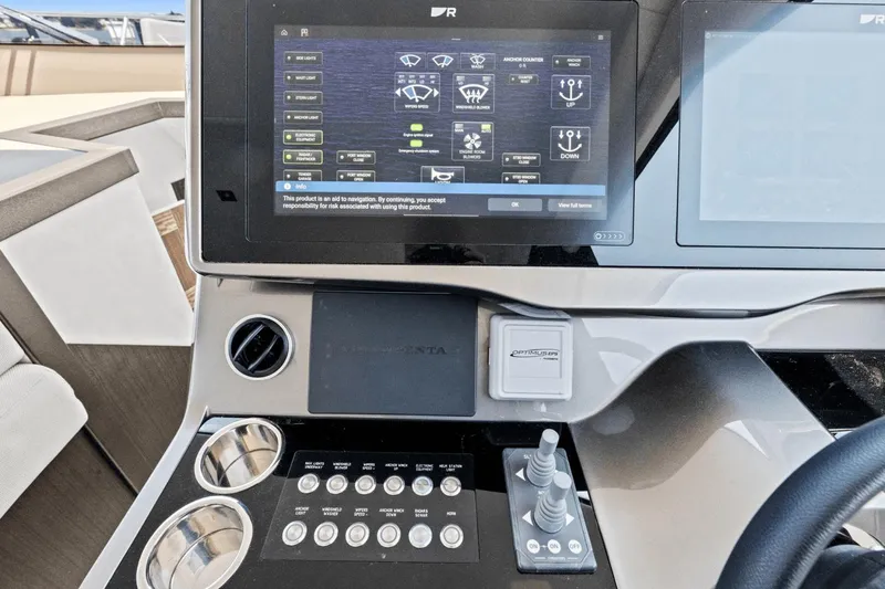 Slide: The Image of Galeon 500 Fly 2024 - 45