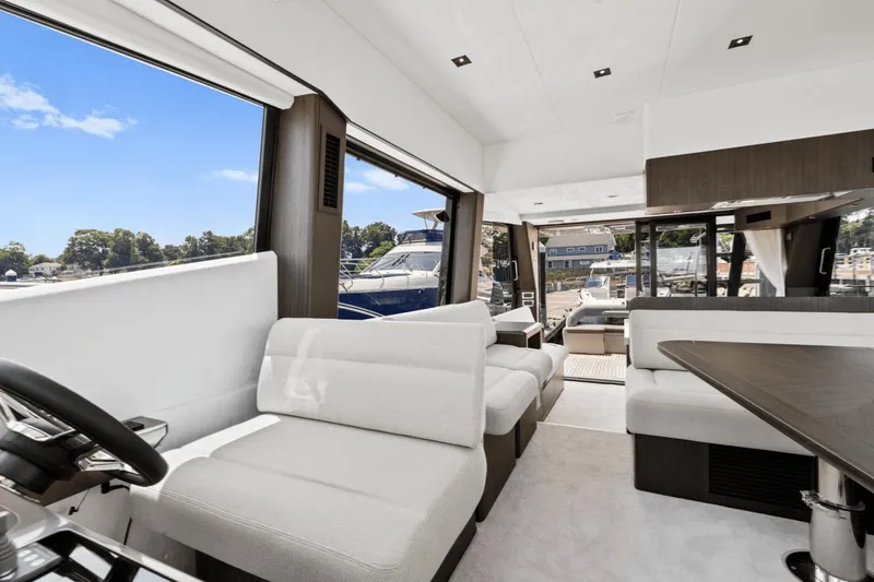 Slide: The Image of Galeon 500 Fly 2024 - 48