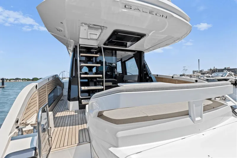 Slide: The Image of Galeon 500 Fly 2024 - 5
