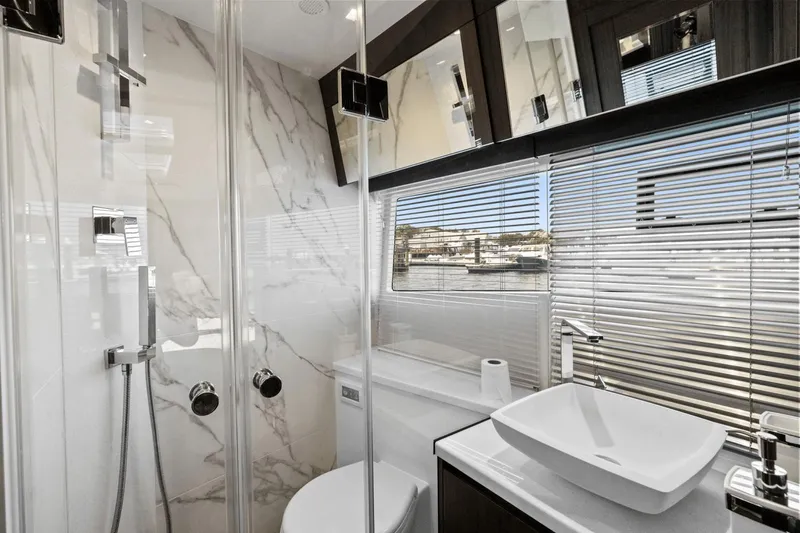 Slide: The Image of Galeon 500 Fly 2024 - 53