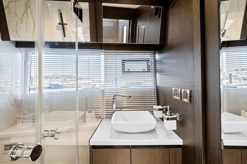 Slide: The Image of Galeon 500 Fly 2024 - 54