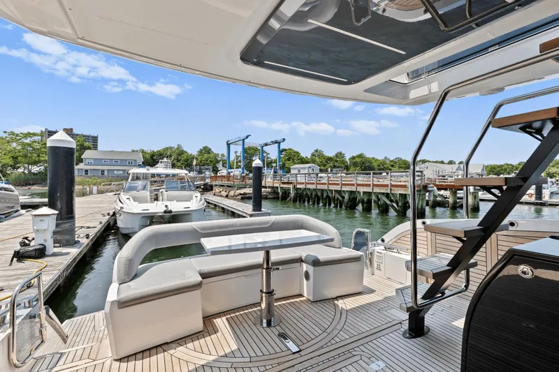 Slide: The Image of Galeon 500 Fly 2024 - 6