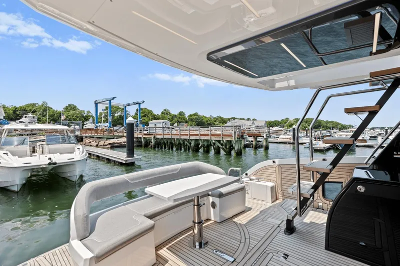 Slide: The Image of Galeon 500 Fly 2024 - 7