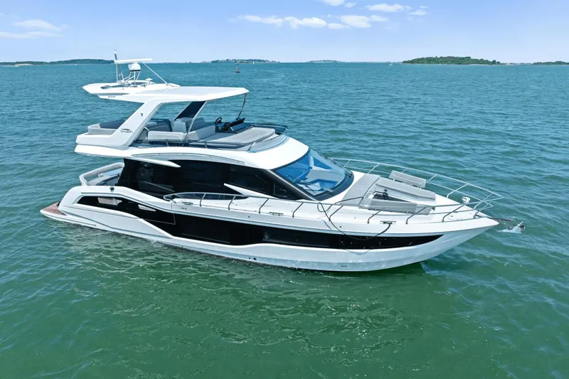 Slide: The Image of Galeon 500 Fly 2024 - 71