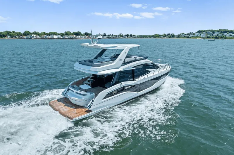 Slide: The Image of Galeon 500 Fly 2024 - 75