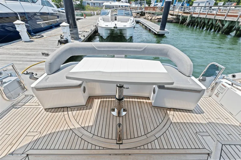 Slide: The Image of Galeon 500 Fly 2024 - 8