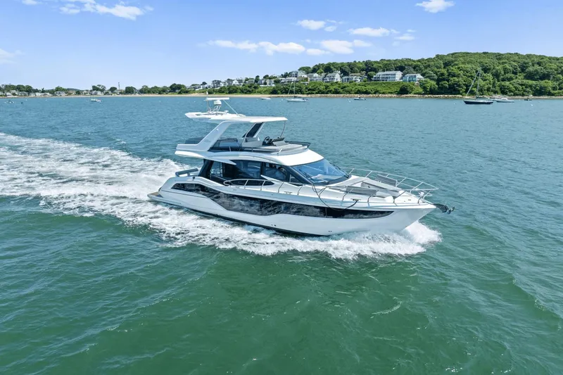 Slide: The Image of Galeon 500 Fly 2024 - 82