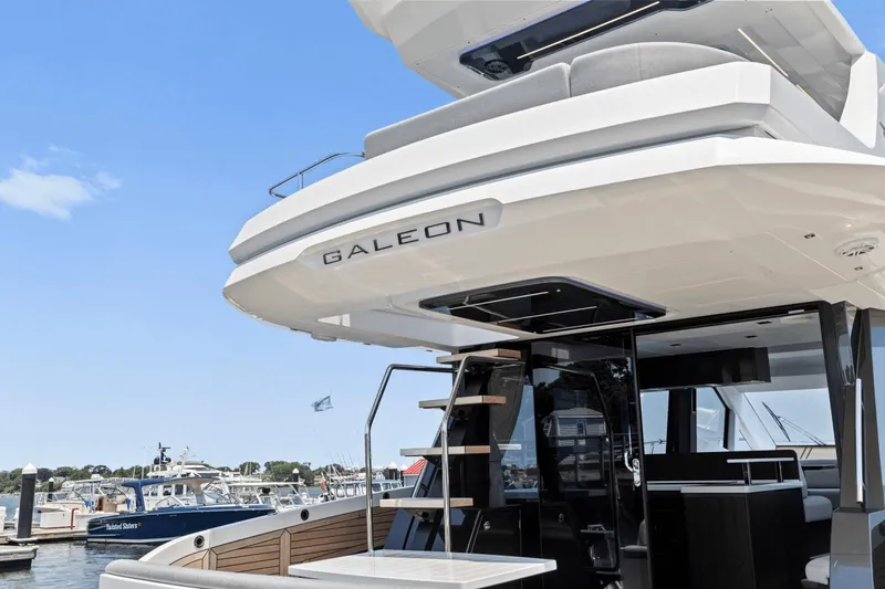 Slide: The Image of Galeon 500 Fly 2024 - 9