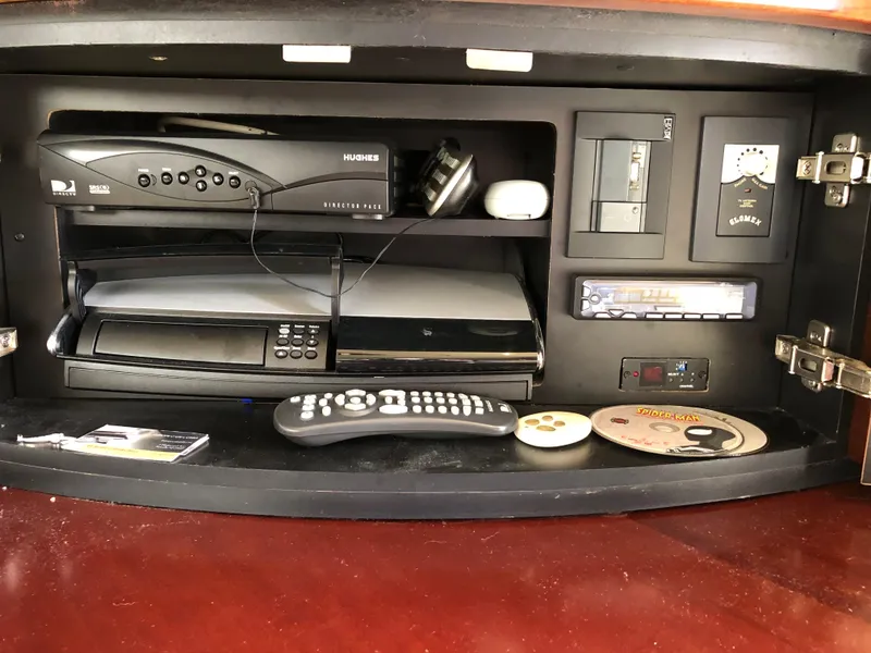 Slide: The Image of Entertainment system in a 2006 Sea Ray 52 Sedan Bridge yacht. - 22