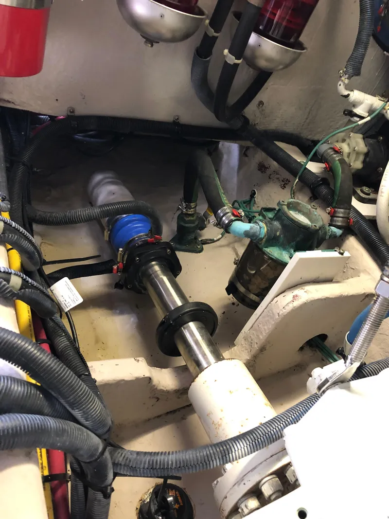 Slide: The Image of Engine room of a 2006 Sea Ray 52 Sedan Bridge yacht. - 43