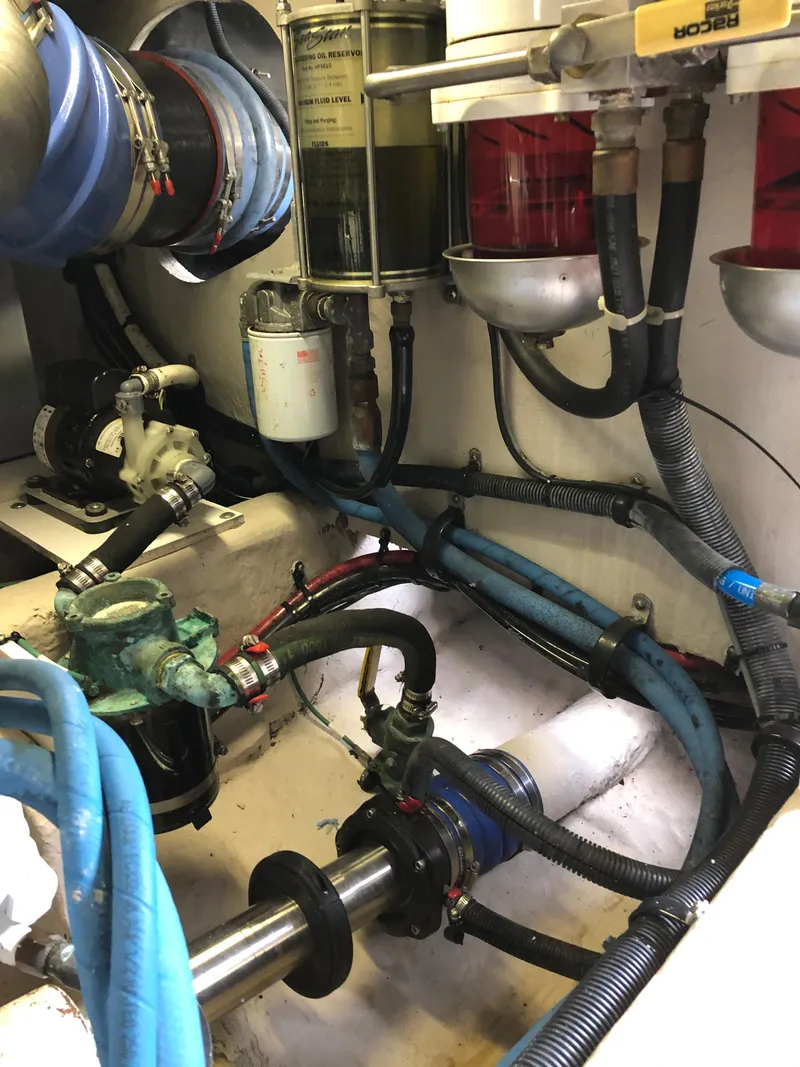 Slide: The Image of Engine room of a 2006 Sea Ray 52 Sedan Bridge yacht. - 44