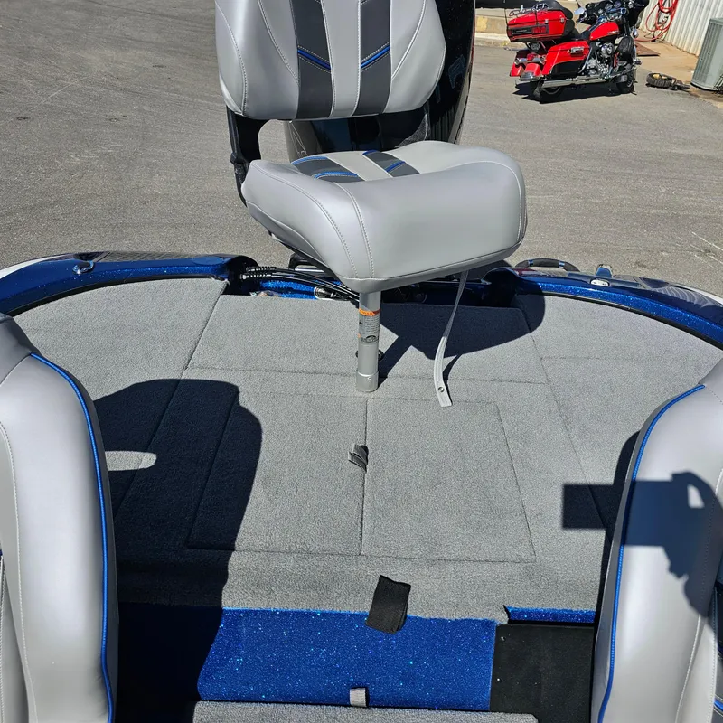 Slide: The Image of 2024 Nitro Z18 Pro boat interior with gray and blue seating. - 21