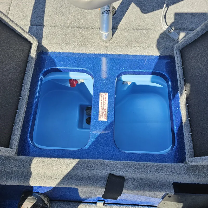 Slide: The Image of 2024 Nitro Z18 Pro boat livewell system with dual compartments. - 22