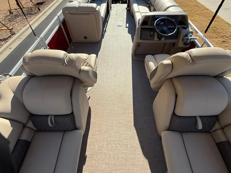 Slide: The Image of Sun Tracker Party Barge 24 DLX 2024 - 55