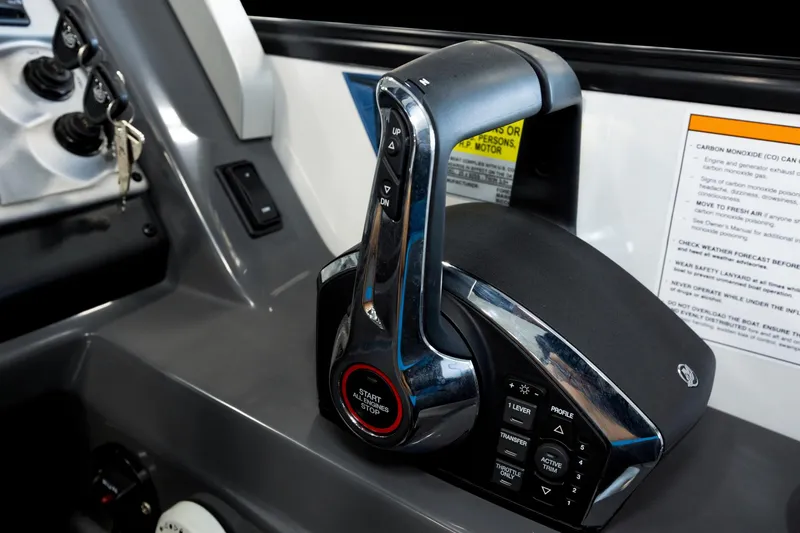 Slide: The Image of Throttle control of 2025 Trifecta 25 Sport RF9 DC 3.0+ boat. - 22