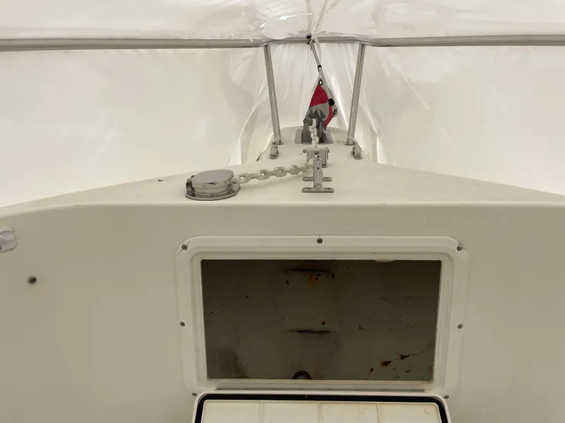 Slide: The Image of 2000 Aquasport Osprey Sport 21.5 boat bow with anchor chain and storage compartment. - 11