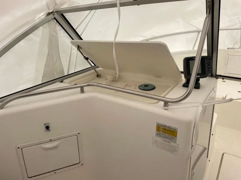 Slide: The Image of 2000 Aquasport Osprey Sport 21.5 boat interior with open storage compartment. - 5