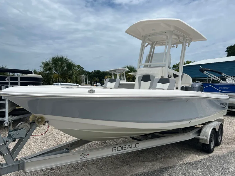 Slide: The Image of Robalo 226 Cayman 2024 - 3