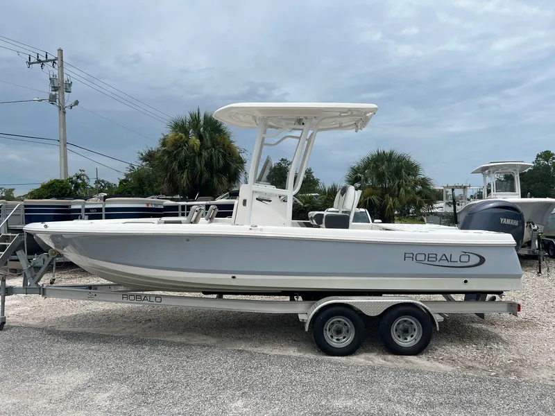 Slide: The Image of Robalo 226 Cayman 2024 - 4