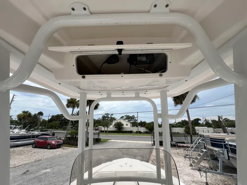 Slide: The Image of Robalo 226 Cayman 2024 - 11