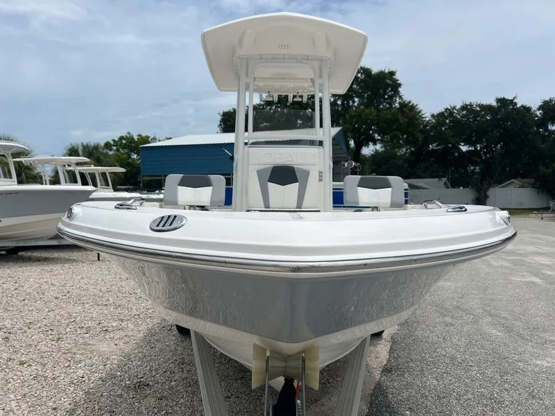 Slide: The Image of Robalo 226 Cayman 2024 - 2