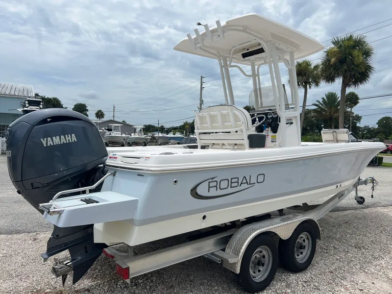 Slide: The Image of Robalo 226 Cayman 2024 - 7