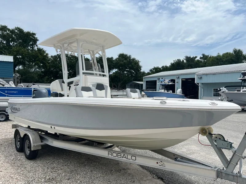 Slide: The Image of Robalo 226 Cayman 2024 - 1