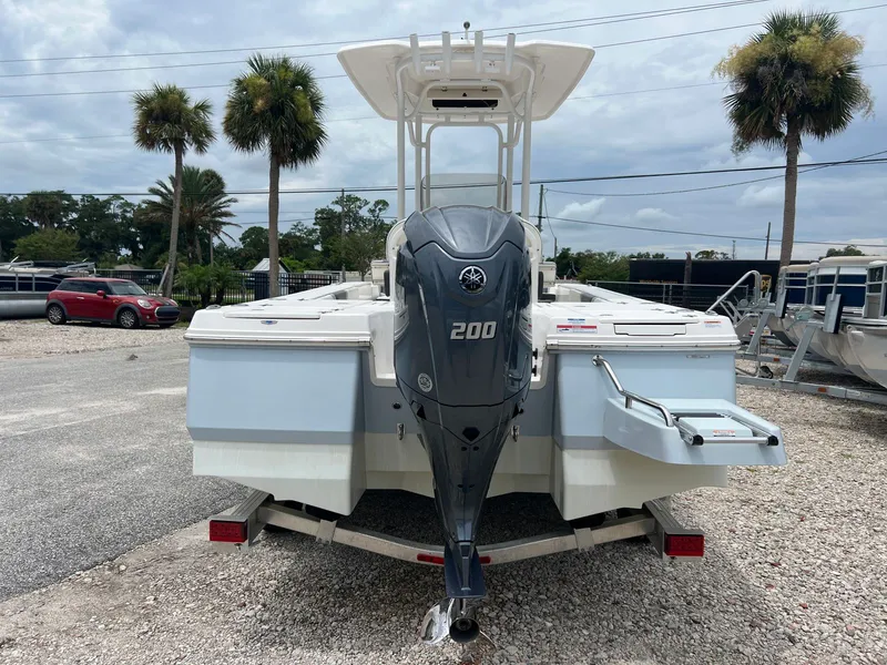 Slide: The Image of Robalo 226 Cayman 2024 - 6