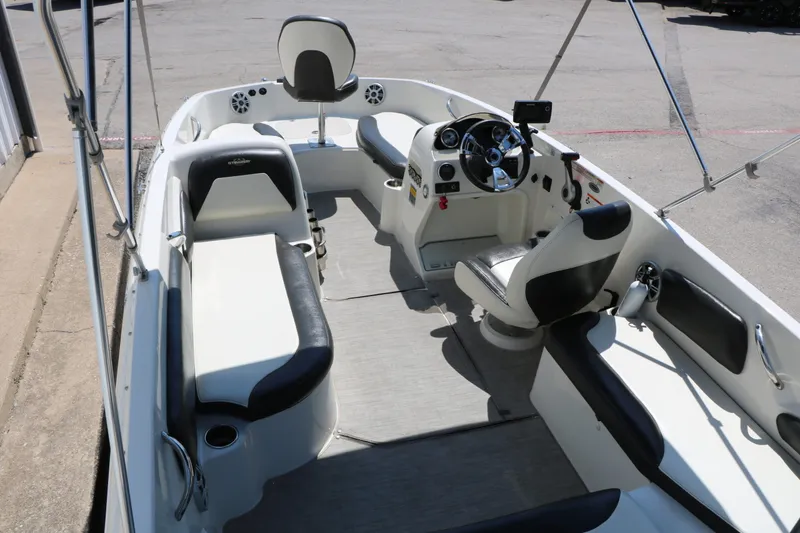 Slide: The Image of Stingray 182 SC 2017 - 11