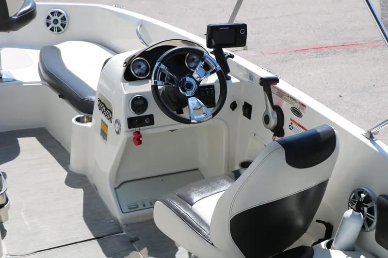 Slide: The Image of Stingray 182 SC 2017 - 13