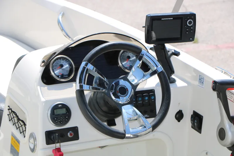 Slide: The Image of Stingray 182 SC 2017 - 14