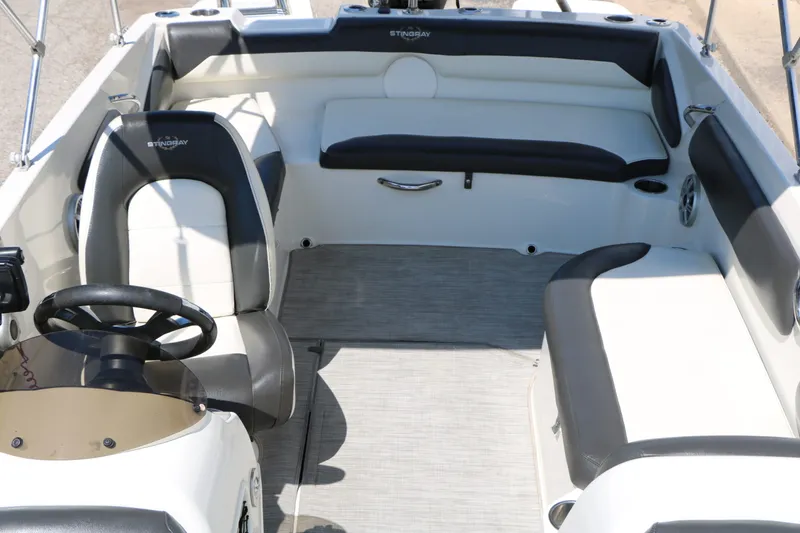 Slide: The Image of Stingray 182 SC 2017 - 20