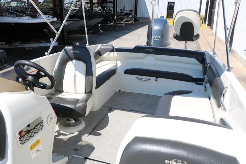 Slide: The Image of Stingray 182 SC 2017 - 21