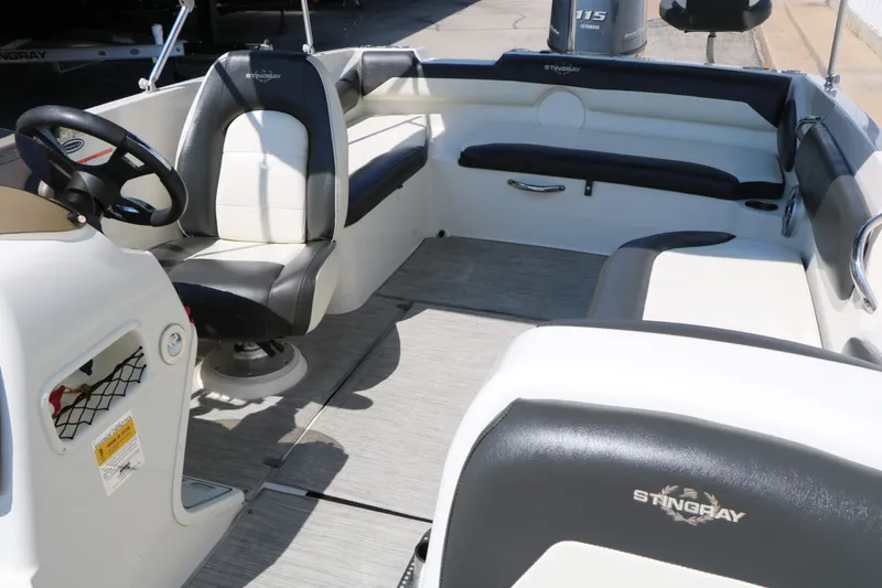 Slide: The Image of Stingray 182 SC 2017 - 22