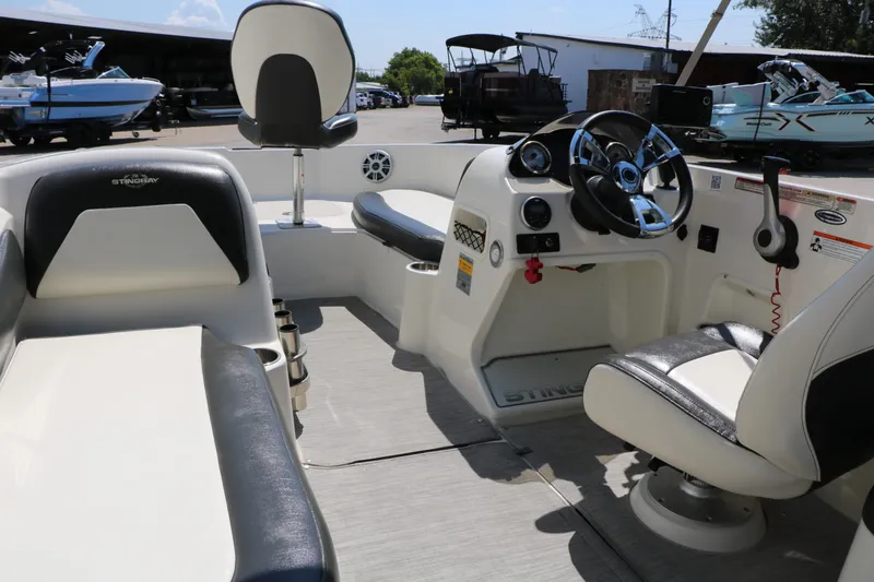 Slide: The Image of Stingray 182 SC 2017 - 23